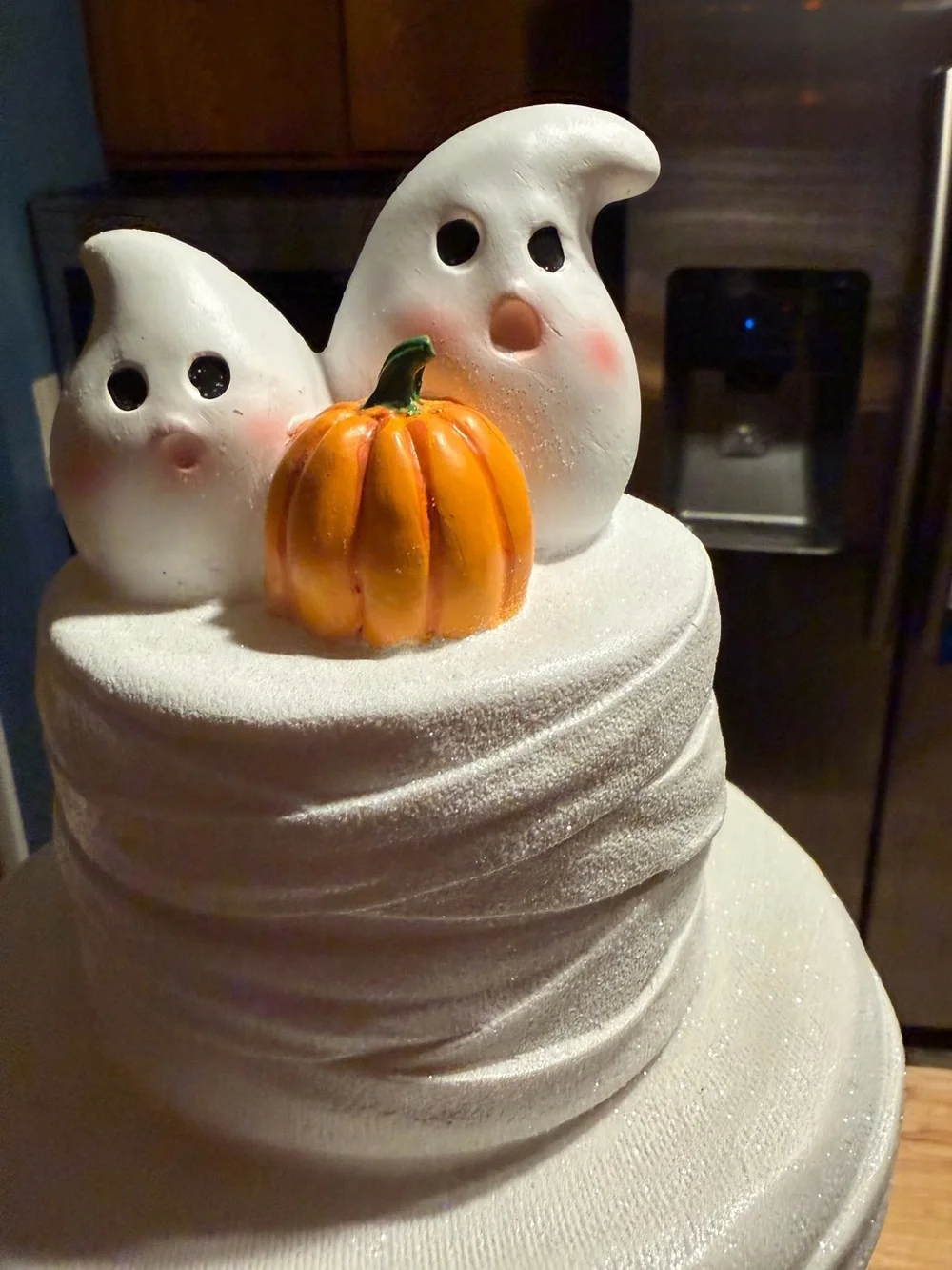 White Mummy cake decoration with Ghosts and Pumpkin 19’tall brand new, so cute
